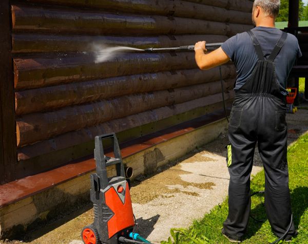 Log Home Pressure Washing in Palmetto