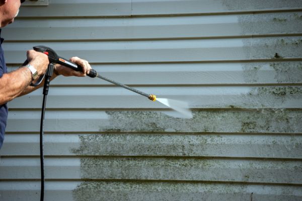 Vinyl Siding Power Washing in Palmetto